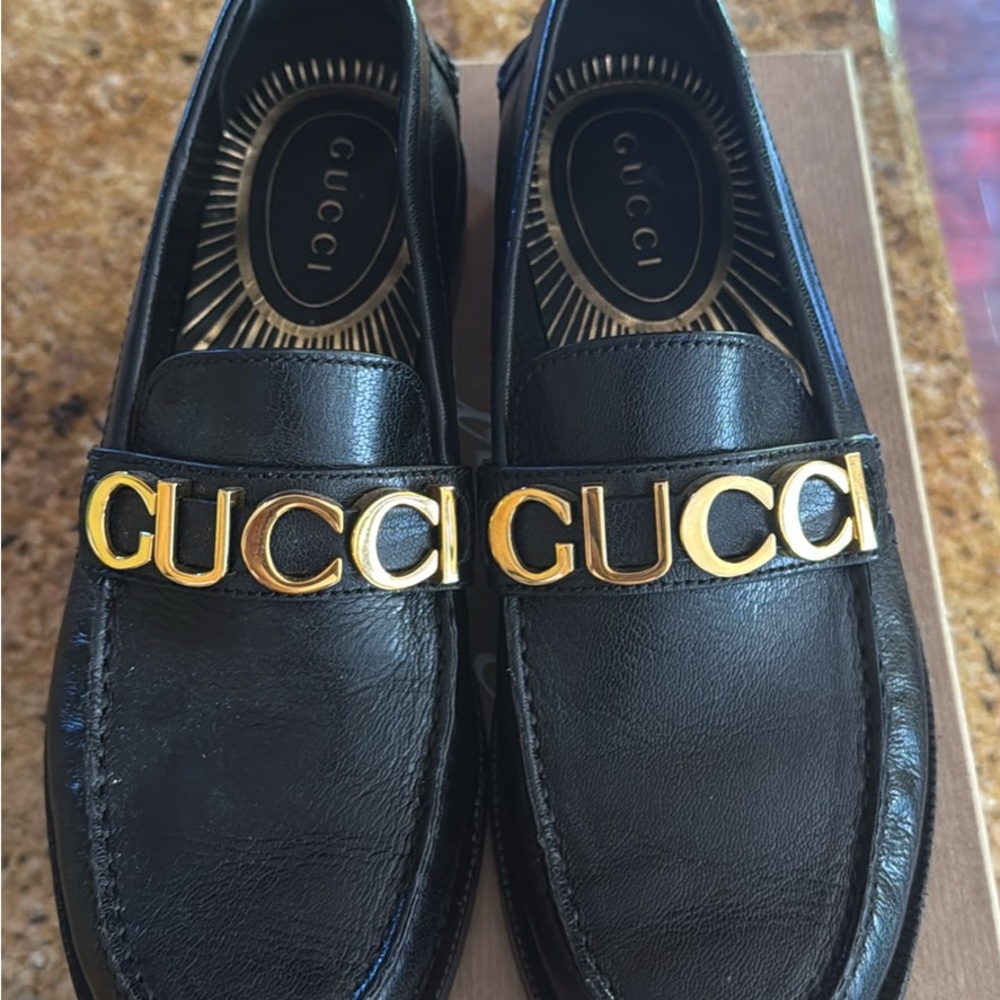 Gucci Black and Gold Leather Flats